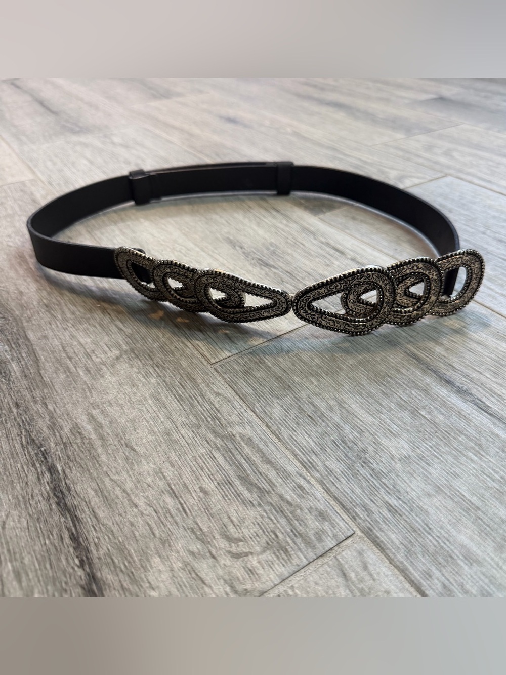 Chico's Women's Black Leather Adjustable Belt Silver Tone Metal Accents Medium